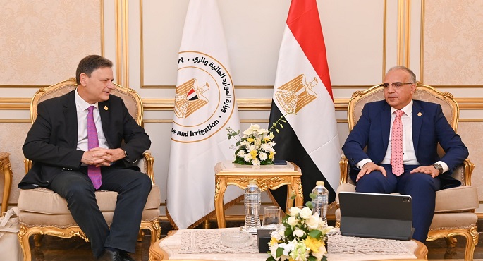 بالصور..وزير الري يبحث مع وزير البيئة اليوناني البدء فى إعداد مذكرة للتعاون بين البلدين فى مجال المياه