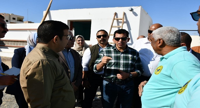 بالصور.. وزير الشباب والرياضة يقوم بجولة تفقدية في مركز شباب ومعسكر شباب سفاجا ومركز شباب الحرية