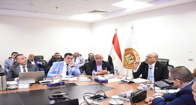 بالصور..وزير العمل : حريصون على احترام الدستور والمعايير الدولية “