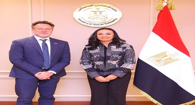 وزيرة التضامن تلتقي سفير كندا وتستعرض الجهود المصرية للدعم الإنساني لغزة