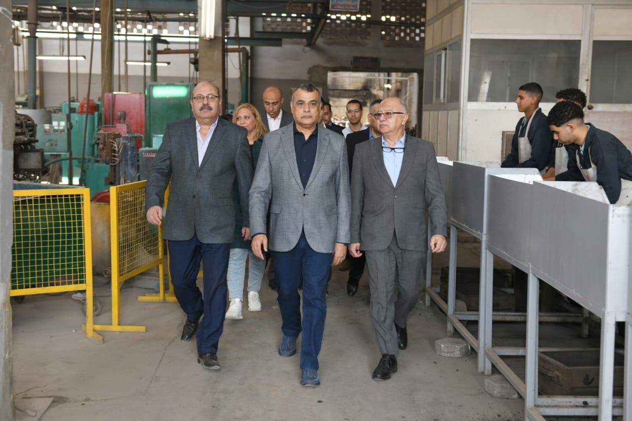 بالصور.. وزير الإنتاج الحربي يتفقد شركتي “حلوان للآلات والمعدات” و “حلوان للصناعات الهندسية”