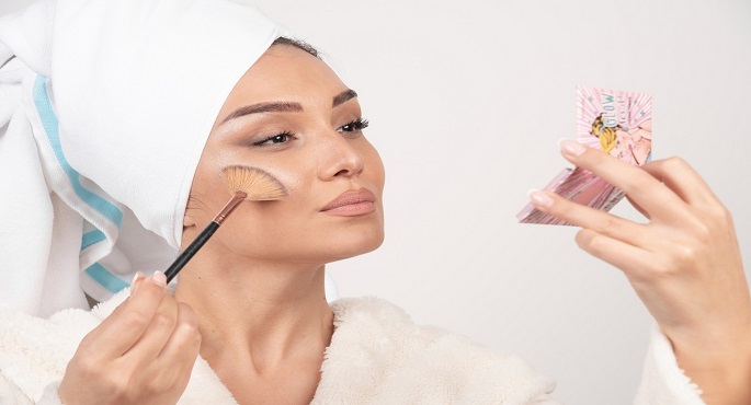 ما هي البشرة الدافئة والباردة والمحايدة؟ دليل شامل لاختيار الألوان المناسبة لك