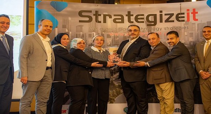 بالصور.. وزارة البيئة تتوج بجائزة التميز العالمية “Esri SAG Award 2024”