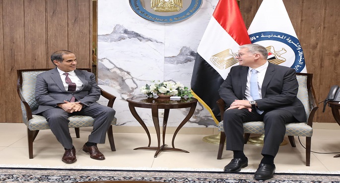 بالصور .. وزير البترول يبحث مع مدير عام شركة ” إمارات ” سبل تعزيز التعازن المشترك