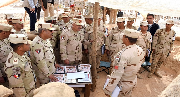 بالصور والفيديو..المتحدث العسكرى : رئيس أركان حرب القوات المسلحة يتفقد عناصر القوات المسلحة المتمركزة شرق القناة