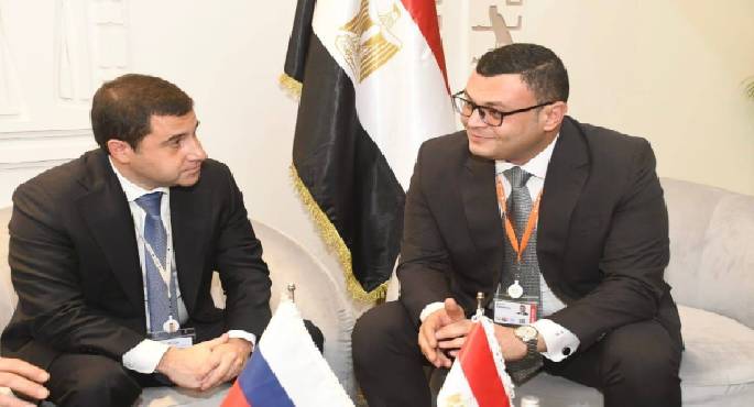 وزير الإسكان يبحث مع نائب وزير الإسكان الروسى سبل التعاون المشترك بين البلدين