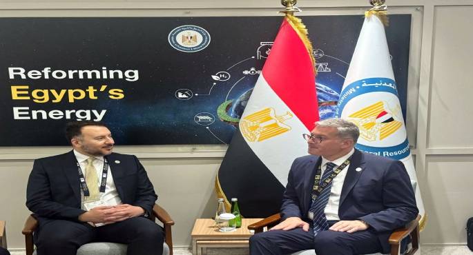 وزير البترول يعقد جلسة مباحثات ثنائية مع جيف ميلر – الرئيس التنفيذي لشركة هاليبرتون