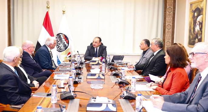 وزير قطاع الأعمال يبحث مع وفد من الشركات الألمانية فرص التعاون في إنتاج وتصدير الهيدروجين الأخضر