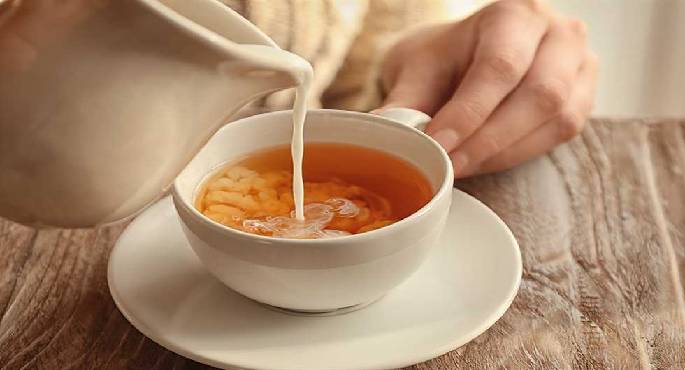 شرب الشاي باللبن على معدة فارغة يؤثر سلباً على عملية الهضم