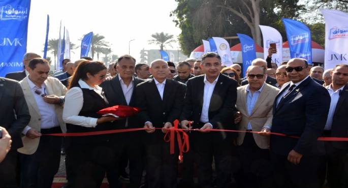 بالصور..وزير التموين والتجارة الداخلية يفتتح “سوق اليوم الواحد” في حلوان