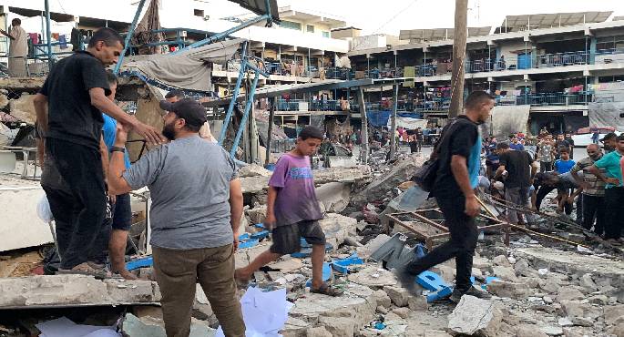 استشهاد 12 فلسطينيا وإصابة العشرات في قصف إسرائيلي على قطاع غزة