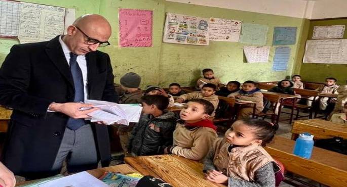 بالصور..وزير التعليم يواصل متابعة انتظام العملية التعليمية بجولة مفاجئة في عدد من المدارس ببني سويف