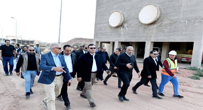 وزير الإسكان يتفقد موقف تنفيذ المرحلة الثانية من محطة مياه 6 أكتوبر