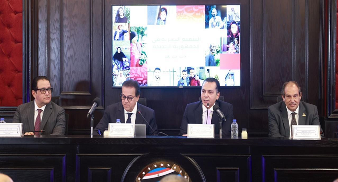 خالد عبد الغفار يستعرض جهود الدولة المصرية في دعم القطاع الصحي علي مدار عشر سنوات