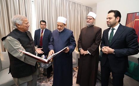 بالصور.. شيخ الأزهر يستقبل رئيس الحكومة الانتقالية في بنجلاديش ويناقشان سُبُل تعزيز التعاون الدعوي والعلمي