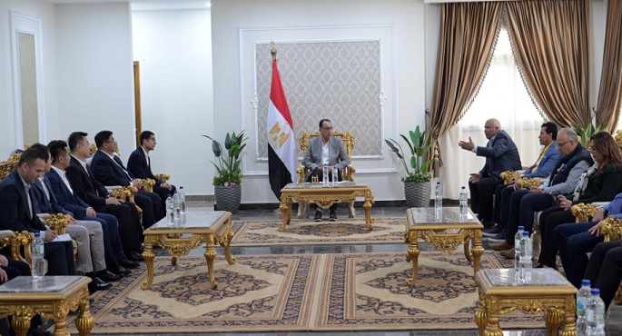 بالصور.. زيارته للوادي الجديد.. رئيس الوزراء يلتقي وفدا من مؤسسة رجال الأعمال المصريين الصينيين