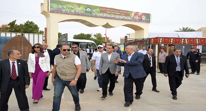 بالصور.. رئيس الوزراء يفتتح معرض الوادي الجديد الزراعي فى ختام زيارته للمحافظة
