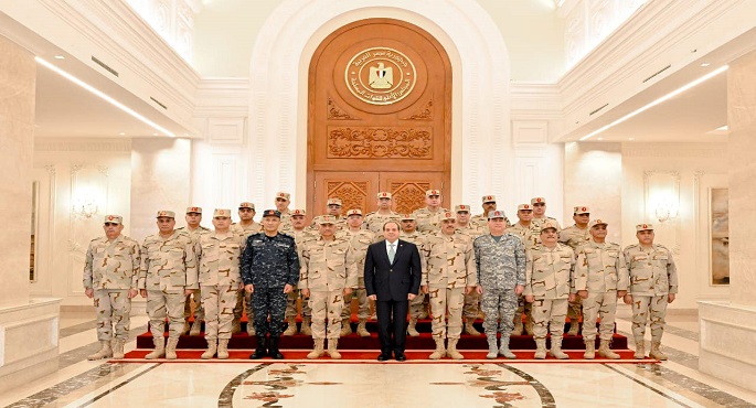 بالفيديو والصور.. الرئيس السيسي يجتمع مع عدد من قادة القوات المسلحة بمقر القيادة الاستراتيجية بالعاصمة الإدارية الجديدة
