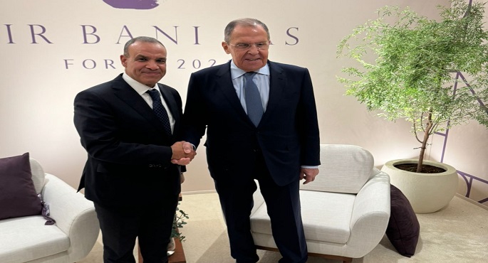 وزير الخارجية يلتقي نظيره الروسي على هامش أعمال منتدى صير بني ياس بالإمارات