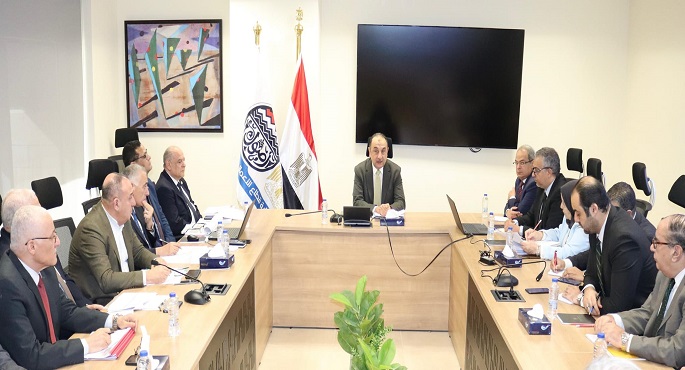 وزير قطاع الأعمال يتابع الموقف التنفيذي لمشروعات قطاع الصناعات المعدنية