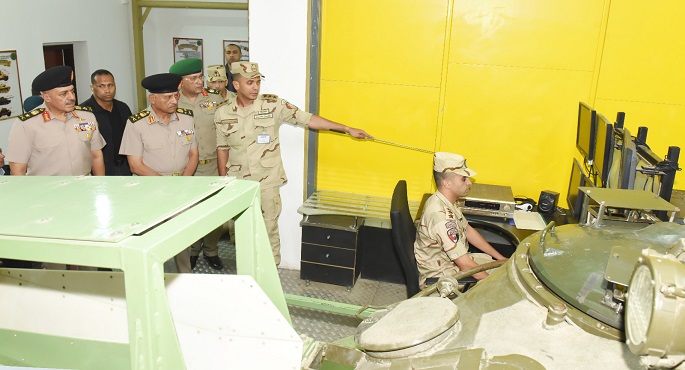 بالفيديو والصور.. وزير الدفاع يشهد مناقشة البحث الرئيسى لإدارة المدرعات