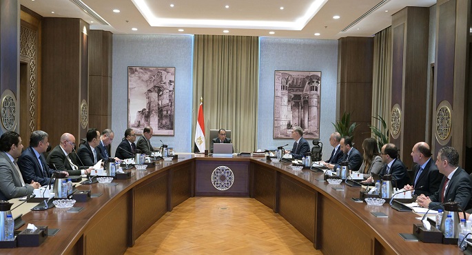 بالصور.. رئيس الوزراء يُتابع الموقف التنفيذي لمبادرة تحويل السيارات للعمل بالغاز الطبيعي