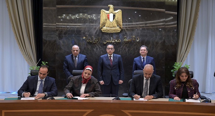 بالصور.. رئيس الوزراء يشهد توقيع مذكرتي تفاهم لانتاج الكهرباء من الطاقات الجديدة والمتجددة (شمسي و رياح)