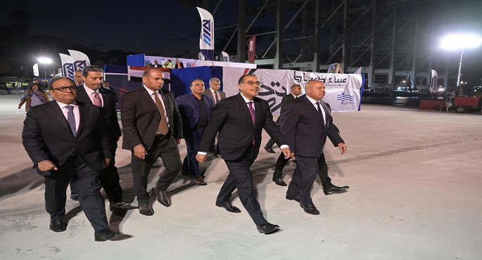 بالصور.. رئيس الوزراء يتفقد الأوناش العملاقة بمحطة حاويات “تحيا مصر 1” بميناء دمياط