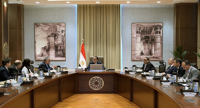 بالصور.. رئيس الوزراء يستعرض موقف مشروع “مصنع سيراج” لتوطين مكونات منتجات الإضاءة بالمنطقة الاقتصادية لقناة السويس