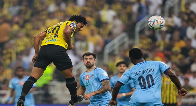 اتحاد جدة يعزز صدارته لدوري روشن السعودي بفوزه على الاتفاق 4-0