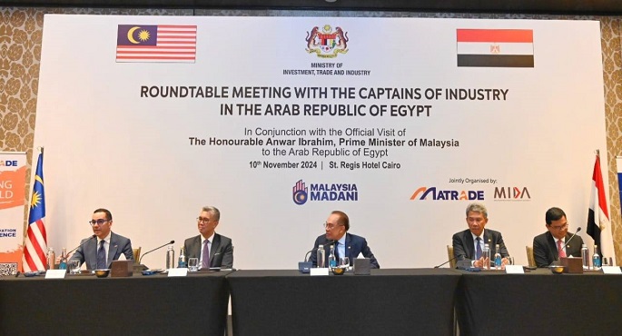 بالصور.. رئيس وزراء ماليزيا : فرص استثمارية كبيرة بين ماليزيا ومصر