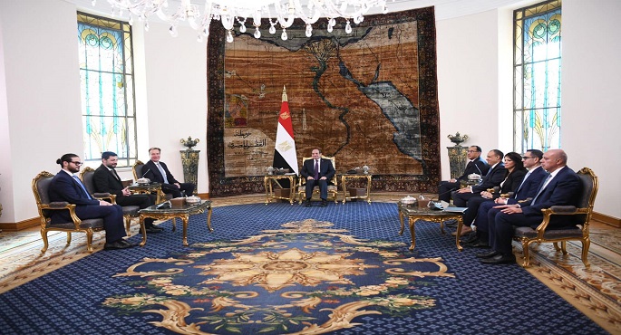 الرئيس السيسي يبحث مع رئيس المنتدى الاقتصادي العالمي الجهود التنموية التي تبذلها مصر