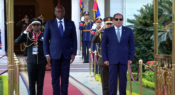 بالفيديو .. الرئيس السيسي يستقبل نظيره الجابوني بقصر الاتحادية