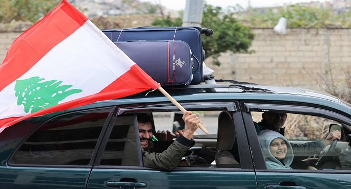 الجارديان: النازحون يعودون إلى جنوب لبنان بعد وقف إطلاق النار رغم تحذيرات إسرائيل