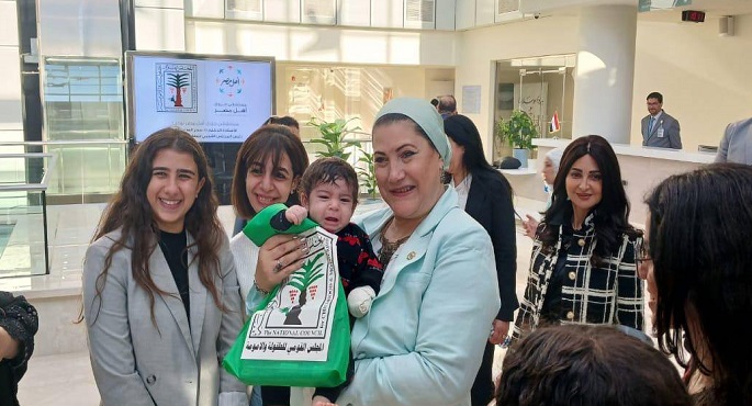 رئيسة المجلس القومي للطفولة والأمومة تزور الأطفال بمستشفى حروق أهل مصر فى اطار الاحتفال بأعياد الطفولة
