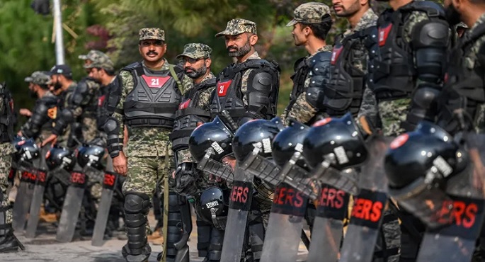 تشديد الأمن في إسلام آباد قبل احتجاجات حاشدة لأنصار عمران خان