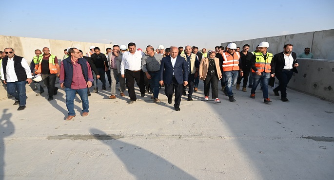 بالصور .. الوزير يتفقد مواقع الخط الأول من شبكة القطار السريع