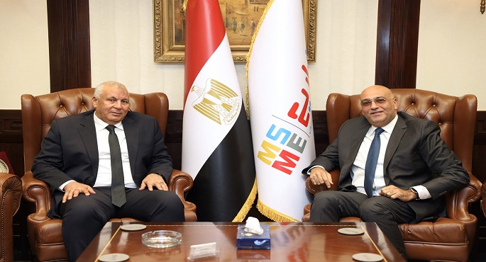 بالصور.. جهاز تنمية المشروعات يتعاون مع محافظة الوادي الجديد لتوطين صناعة الحرير في مصر
