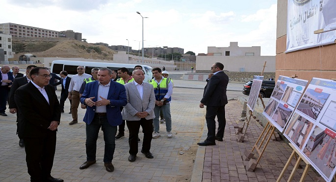 بالصور.. رئيس الوزراء يبدأ جولة تفقدية بعدد من مشروعات صندوق التنمية الحضرية