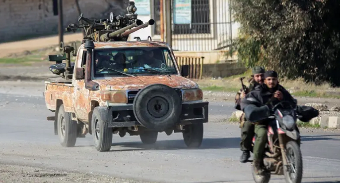 الجيش السوري يغلق مطار حلب والطرق المؤدية للمدينة بعد توغل المسلحين
