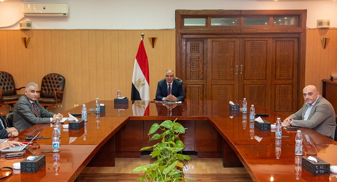 بالصور.. وزير الري : إعداد خطة زمنية للتعامل مع مساحات الأراضى الرملية الجديدة