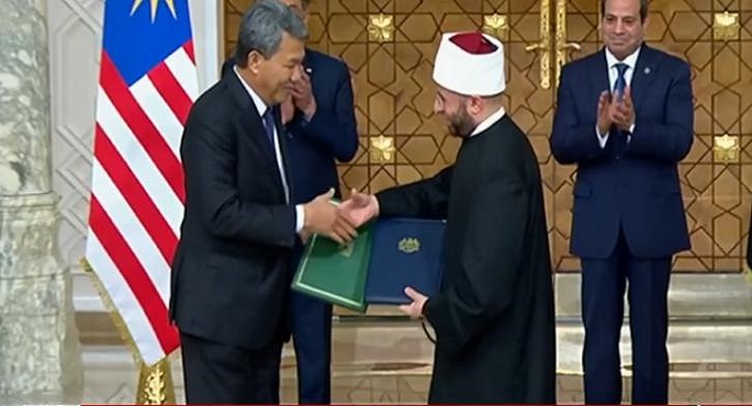 الرئيس السيسي ورئيس وزراء ماليزيا يشهدان التوقيع على مذكرة تفاهم للتعاون في الشئون الاسلامية