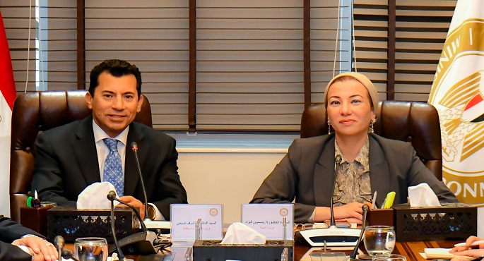 بالصور.. وزيرا البيئة والشباب يلتقيان بأعضاء اللجنة الوطنية للشباب والمناخ