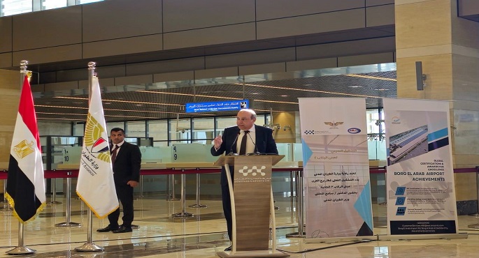 بالصور.. وزير الطيران: تطوير مطار برج العرب الدولى يستهدف تحسين مستوى الخدمة للركاب