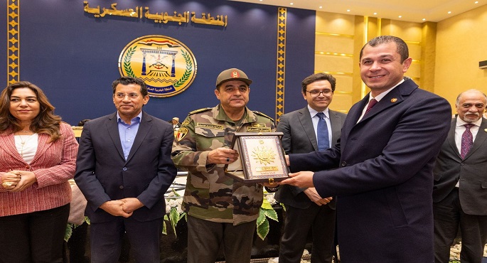 بالصور .. أسبوع الخير من صندوق تحيا مصر يصل إلى 8 آلاف أسرة من الأسر الأولى بالرعاية في محافظة أسيوط