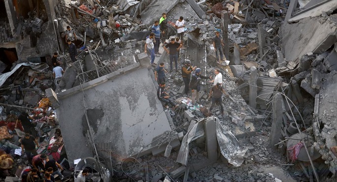 استشهاد 7 فلسطينيين بينهم أطفال في غارات الاحتلال الإسرائيلي على مخيمين وسط غزة