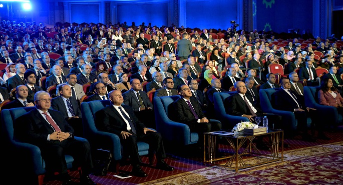 خلال جلسة حوارية بملتقى الصناعة .. رئيس الوزراء: اهتمام الحكومة الأساسي دعم قطاع الصناعة والذى يعد قاطرة التنمية