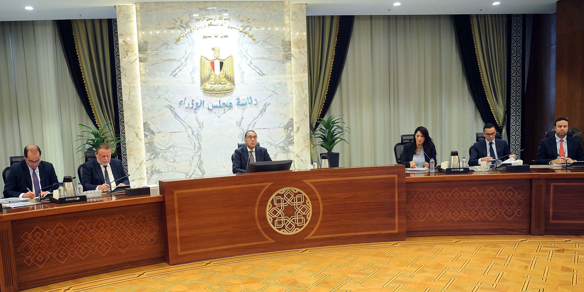 رئيس الوزراء يترأس الاجتماع الأول لجنة الدين الخارجي وتنظيم الاقتراض
