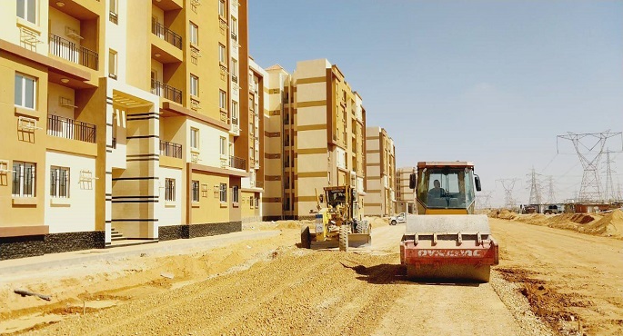 بالصور.. وزير الإسكان: جارٍ تنفيذ أعمال الكهرباء والطرق لـ7080 وحدة سكنية بالمرحلة الثالثة بسكن موظفي العاصمة فى مدينة بدر