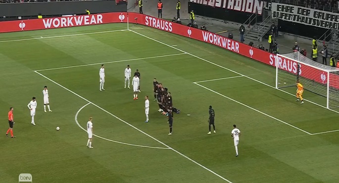 مرموش يقود فرانكفورت للفوز على سلافيا براج في الدوري الأوروبي بهدف